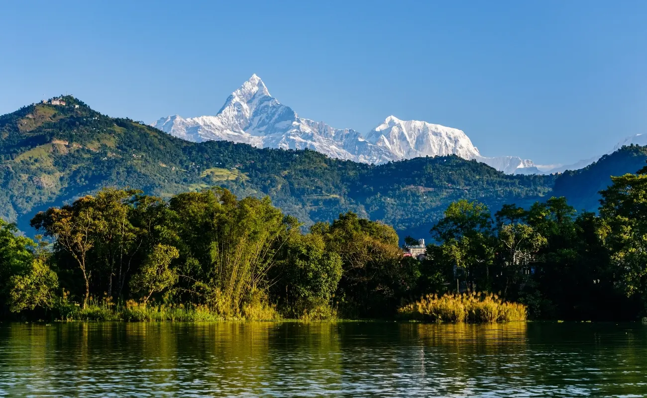 machapuchare-in-fewa-lake